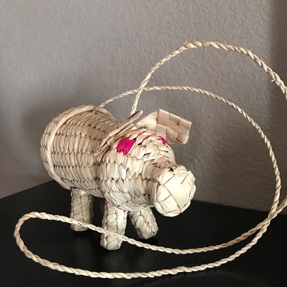Unique Straw / Woven Grass Pig Purse - Picture 7 of 8